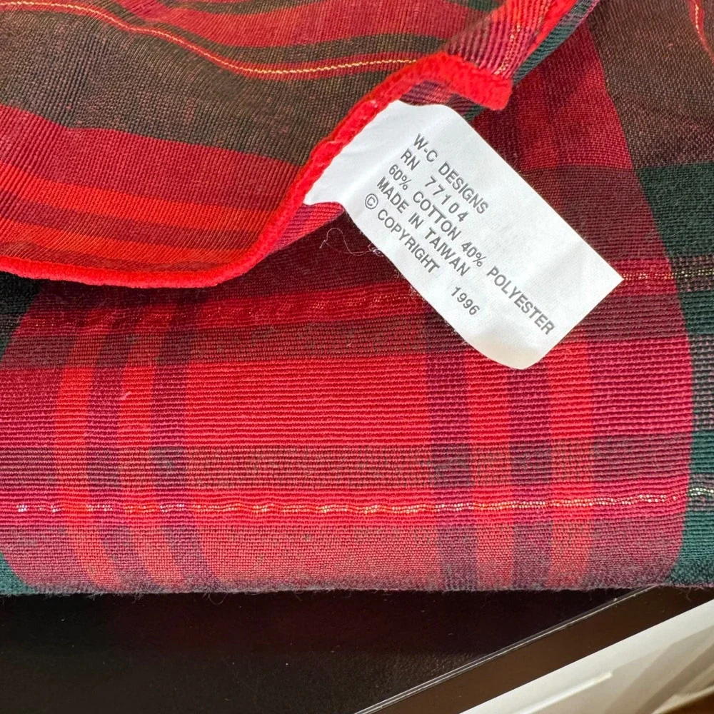 W-C Designs Tablecloth Set Home 60x98 Red Green Gold Plaid Metallic 1996 Vintage